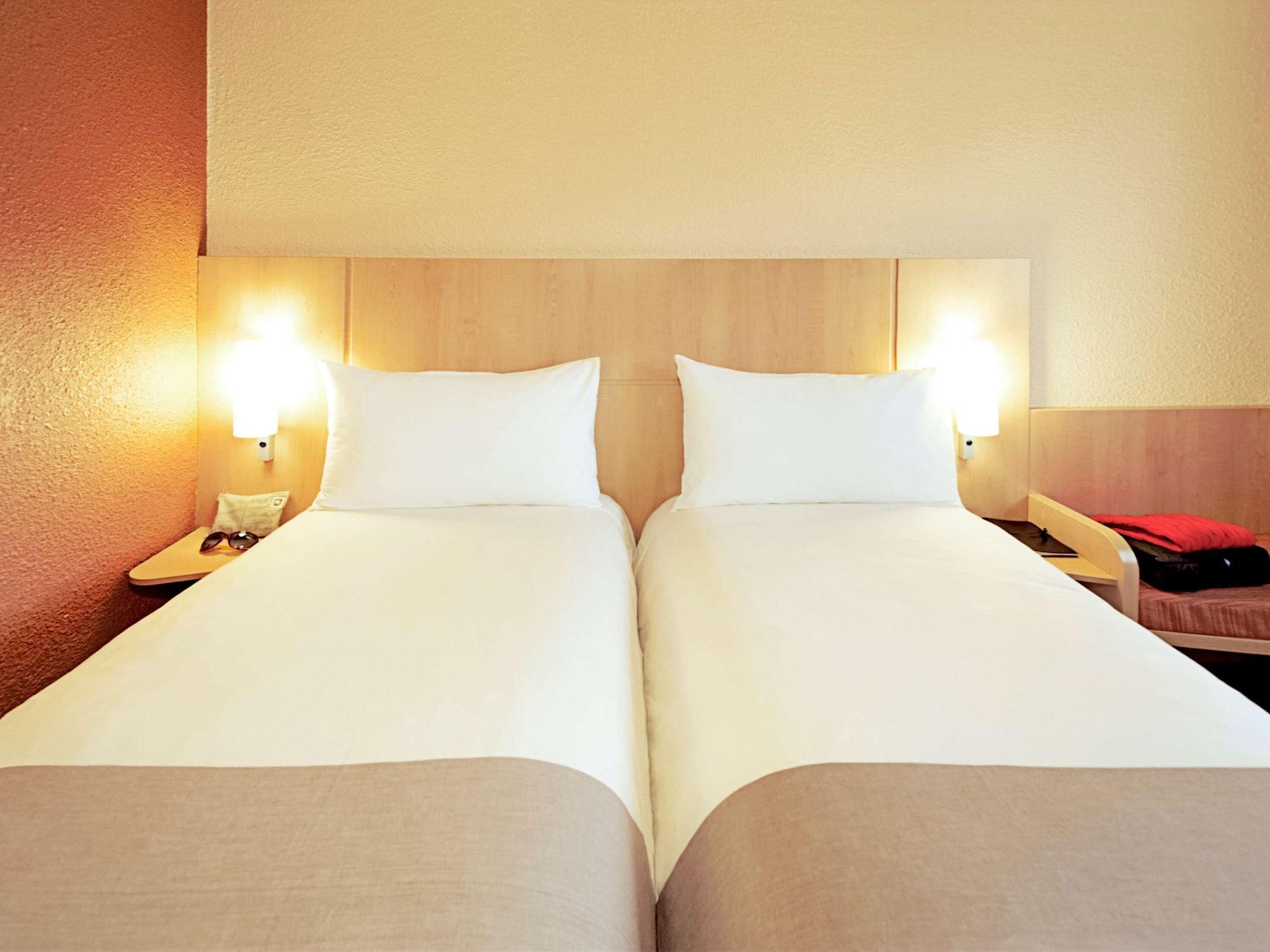 Ibis Poitiers Sud Hotel Bagian luar foto