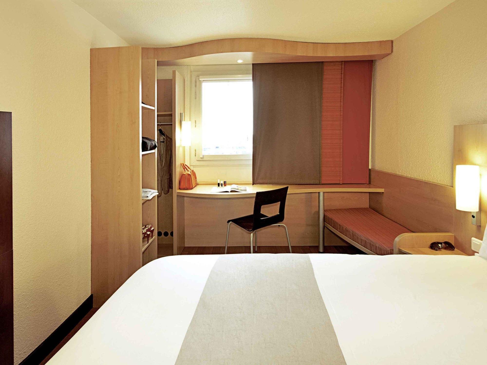 Ibis Poitiers Sud Hotel Bagian luar foto