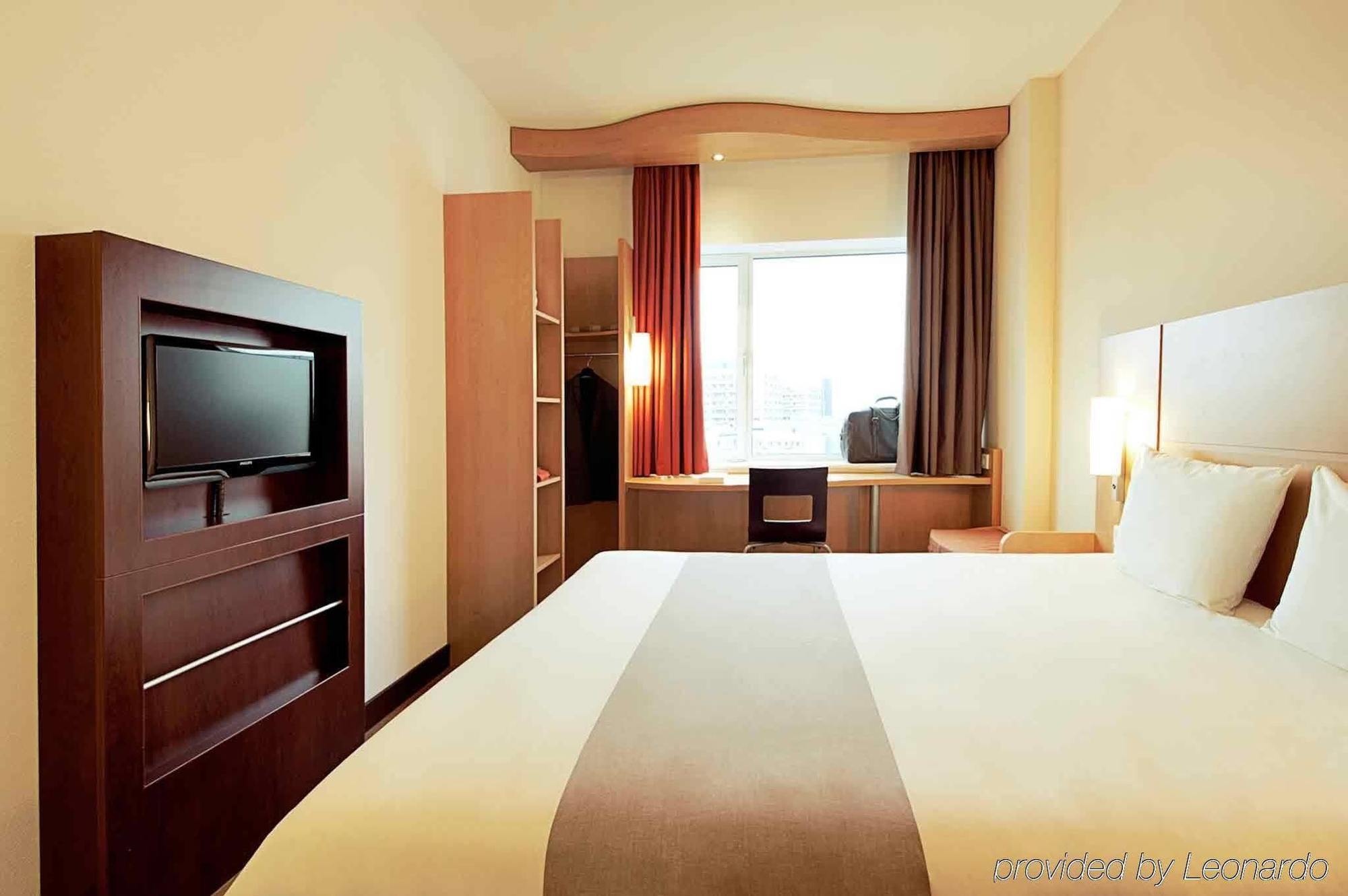 Ibis Poitiers Sud Hotel Bagian luar foto